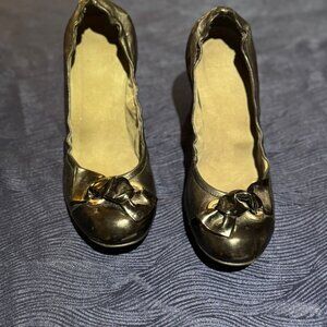 Stuart Weitzman Black Leather Heels with Small Bow size 8.5M